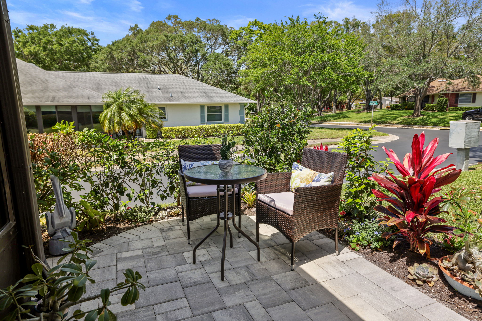 Front Patio - 495A8751 (1)