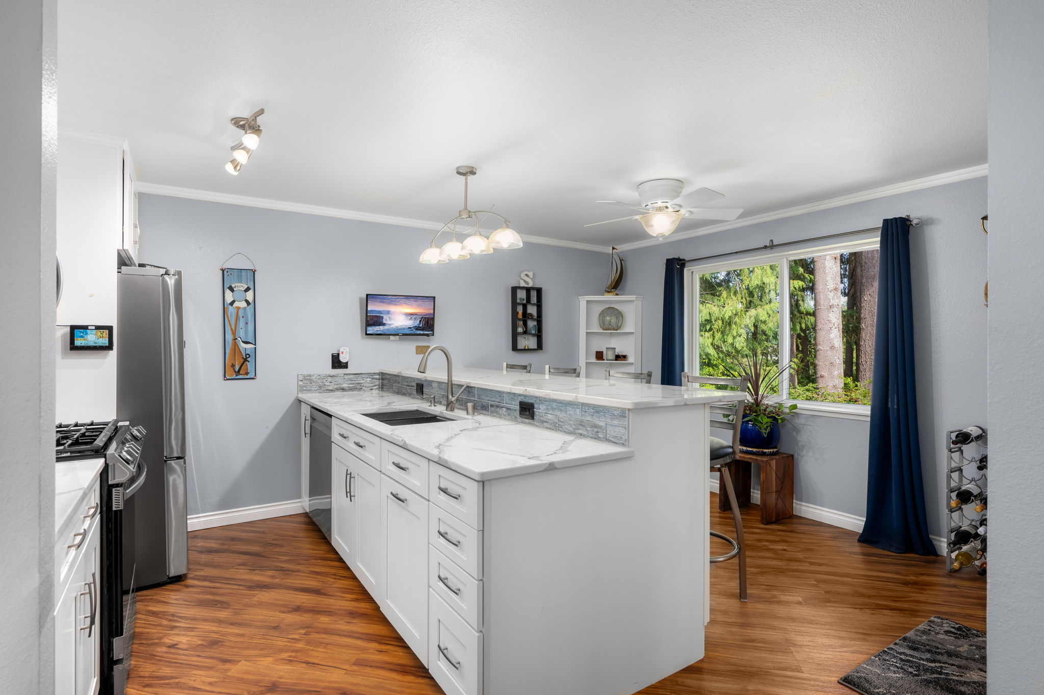 Fully updated kitchen w/quartz counters, soft close cabinets & SS appliances.