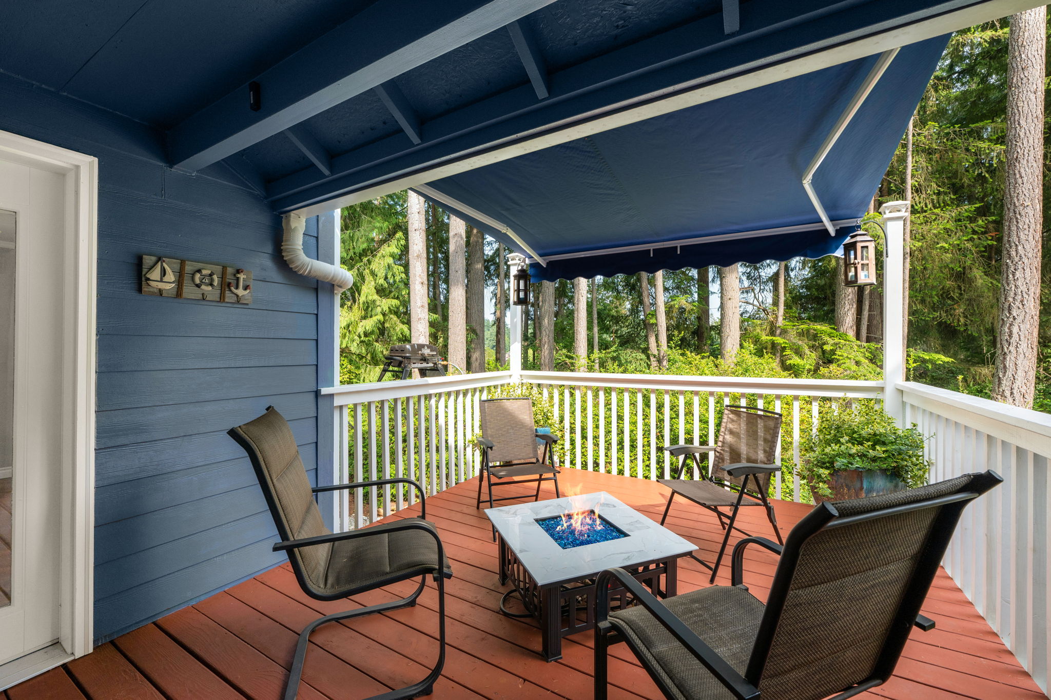 Private deck overlooking greenbelt w/retractable awning.