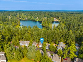 Short walk to Island Lake Park - walking trails, fishing, picnic tables, bbq pits, playground & more!