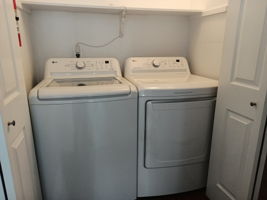 Upstairs laundry room - W & D stay!