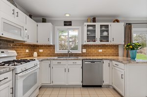 1298 Cobblers Crossing, Elgin, IL 60120, USA Photo 6