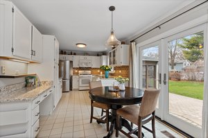 1298 Cobblers Crossing, Elgin, IL 60120, USA Photo 9