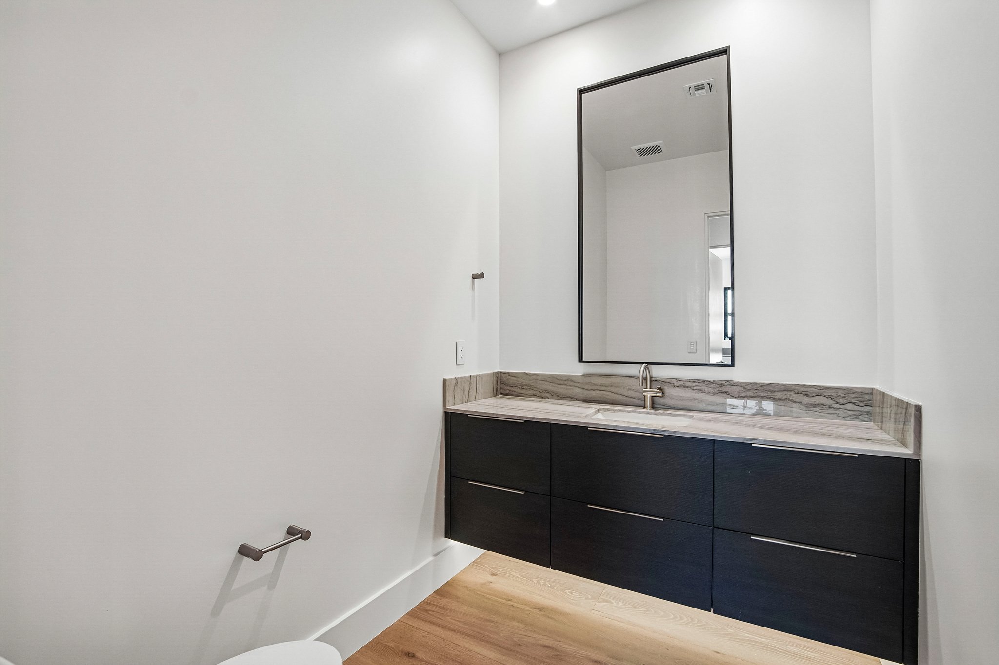 E Harper Dr-S2810-025.jpg