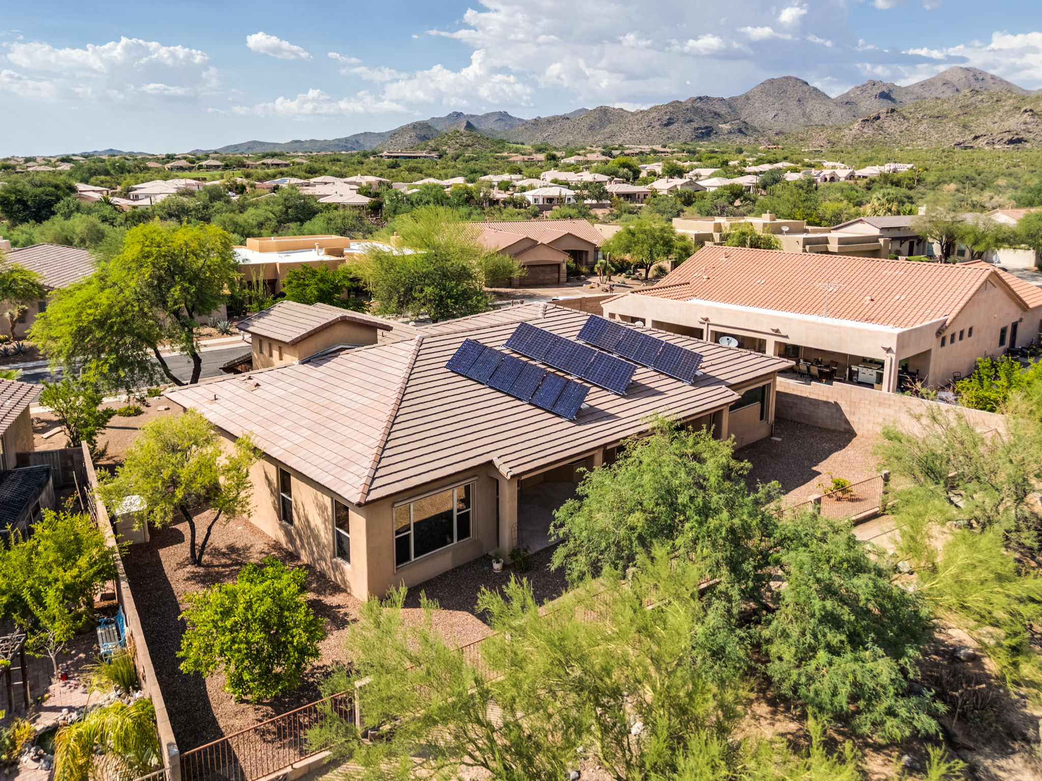 Prime location near shopping, dining, medical facilities, schools, golf, parks, sports clubs, and miles of walking, hiking, and biking trails