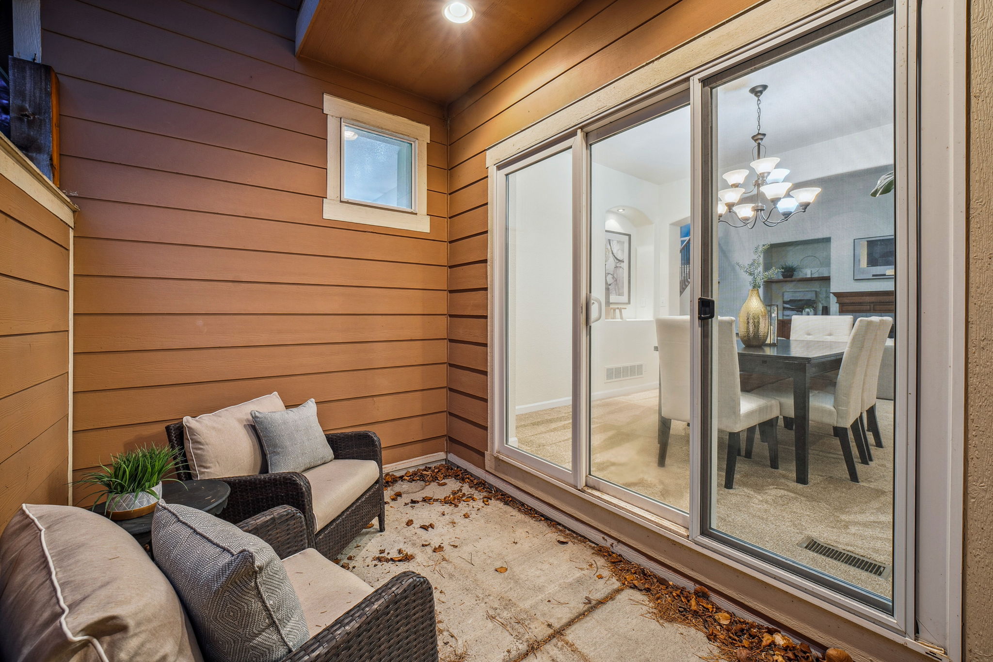 Outdoor entertaining space adjacent to dining room