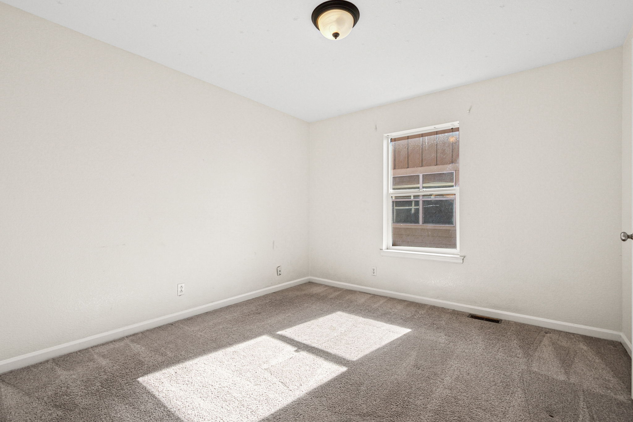 Secondary upstairs bedroom