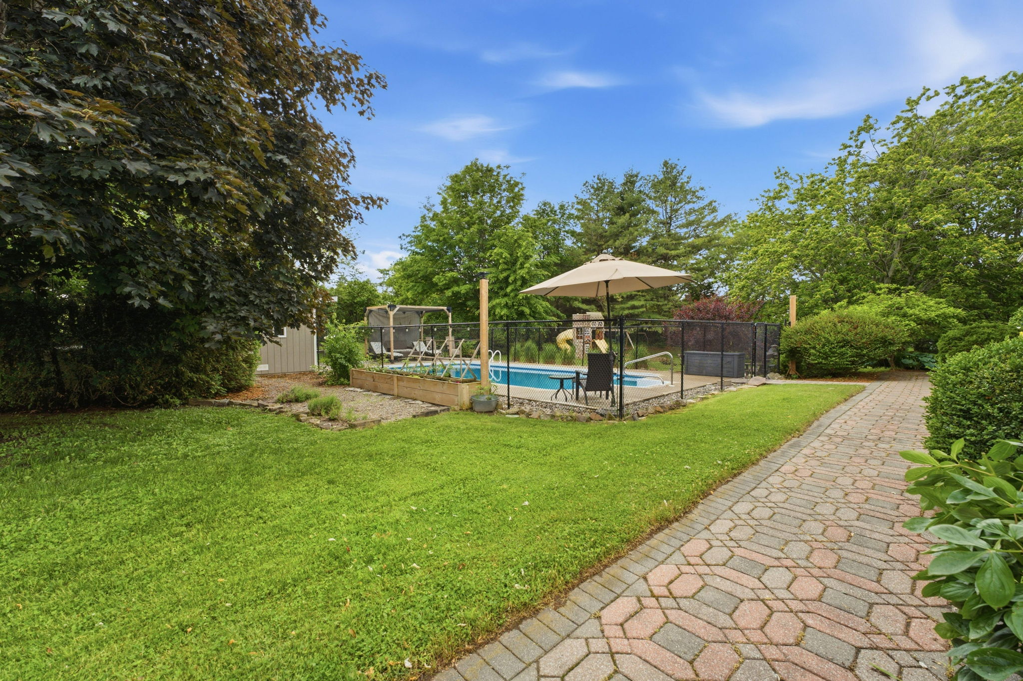  Photo 105