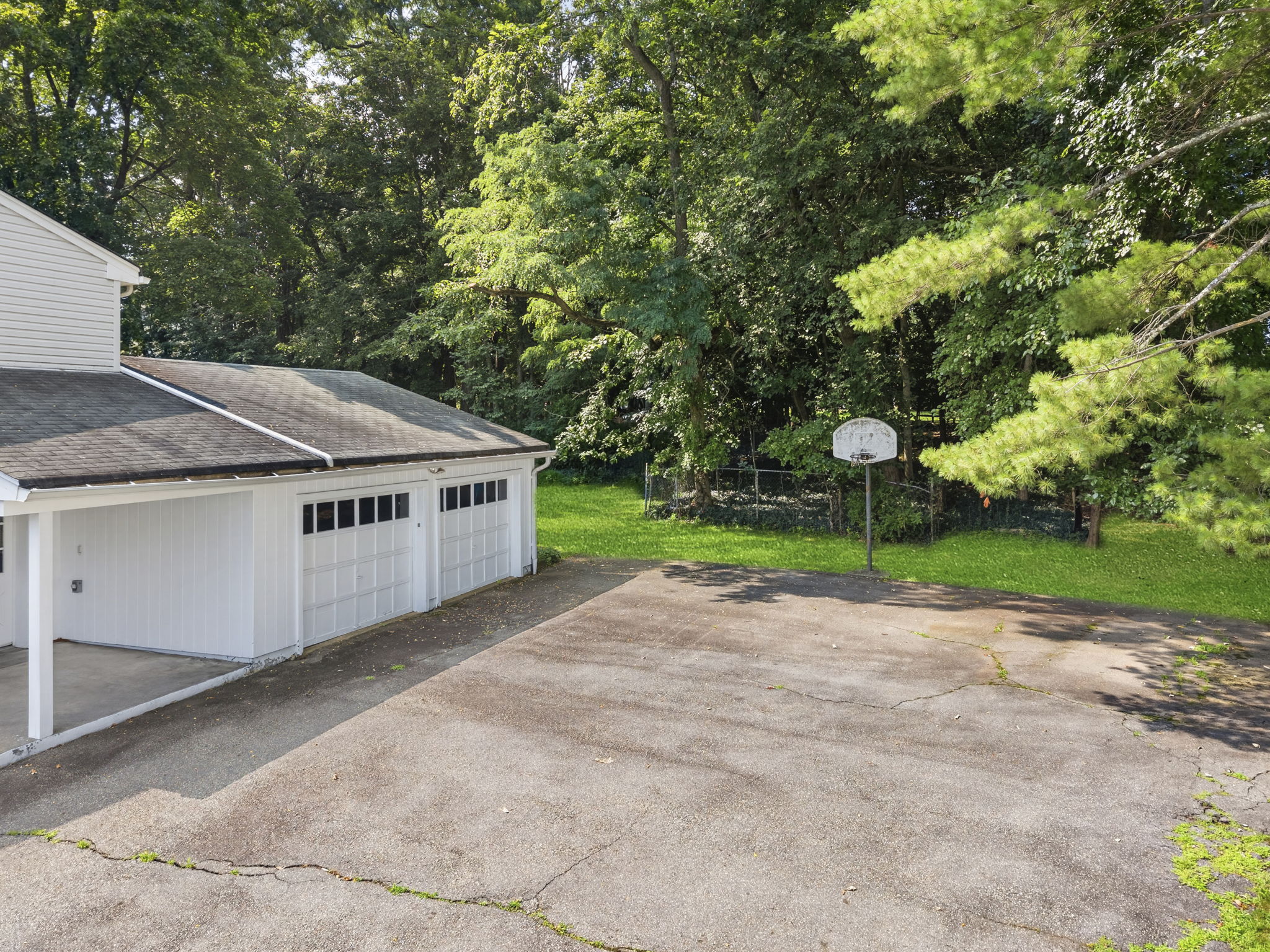 Set on a larger-than-typical property of nearly 3/4 acre, this 5-bedroom, 4-bath bi-level offers 2,796 sq ft of living space. Great curb appeal, a large driveway, and a side-entry garage create a memorable first impression as you arrive along the sidewalk-lined, tree-lined street.