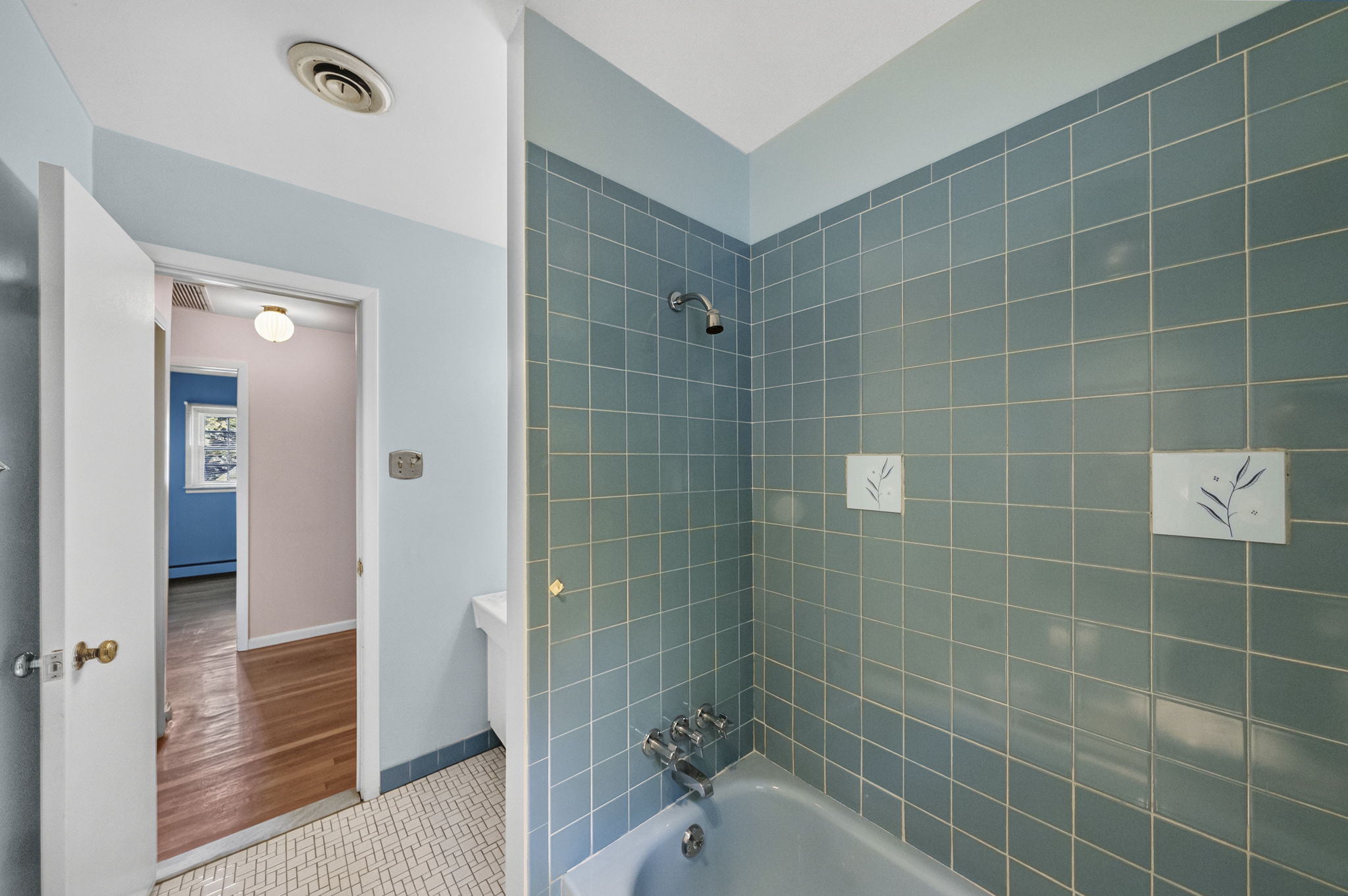 Main Bath -1st Floor