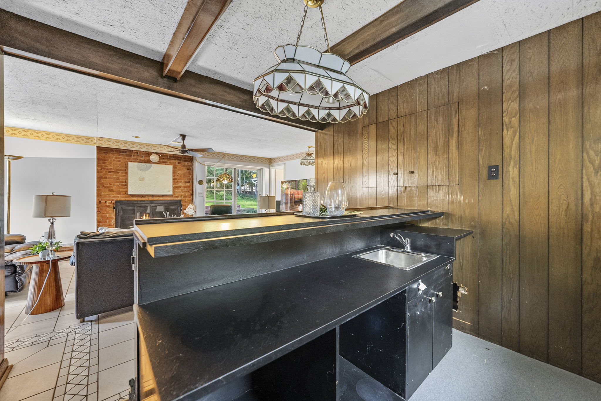 Wet Bar, Closet & Family Room