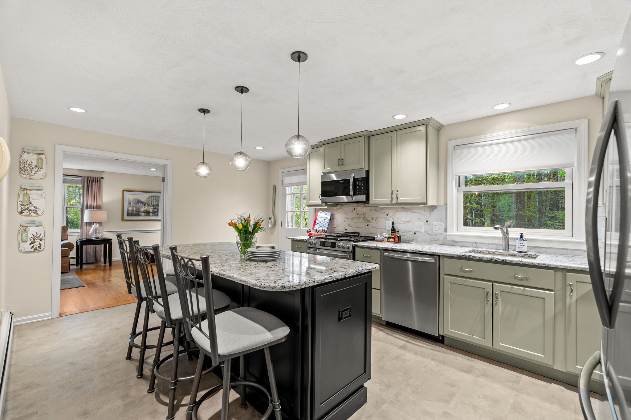 13 Laconia Cir, North Andover, MA 01845, USA Photo 4