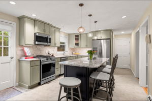 13 Laconia Cir, North Andover, MA 01845, USA Photo 4