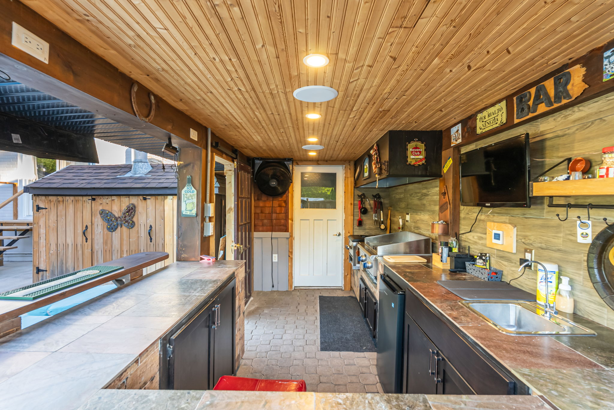 All outdoor Appliances Included