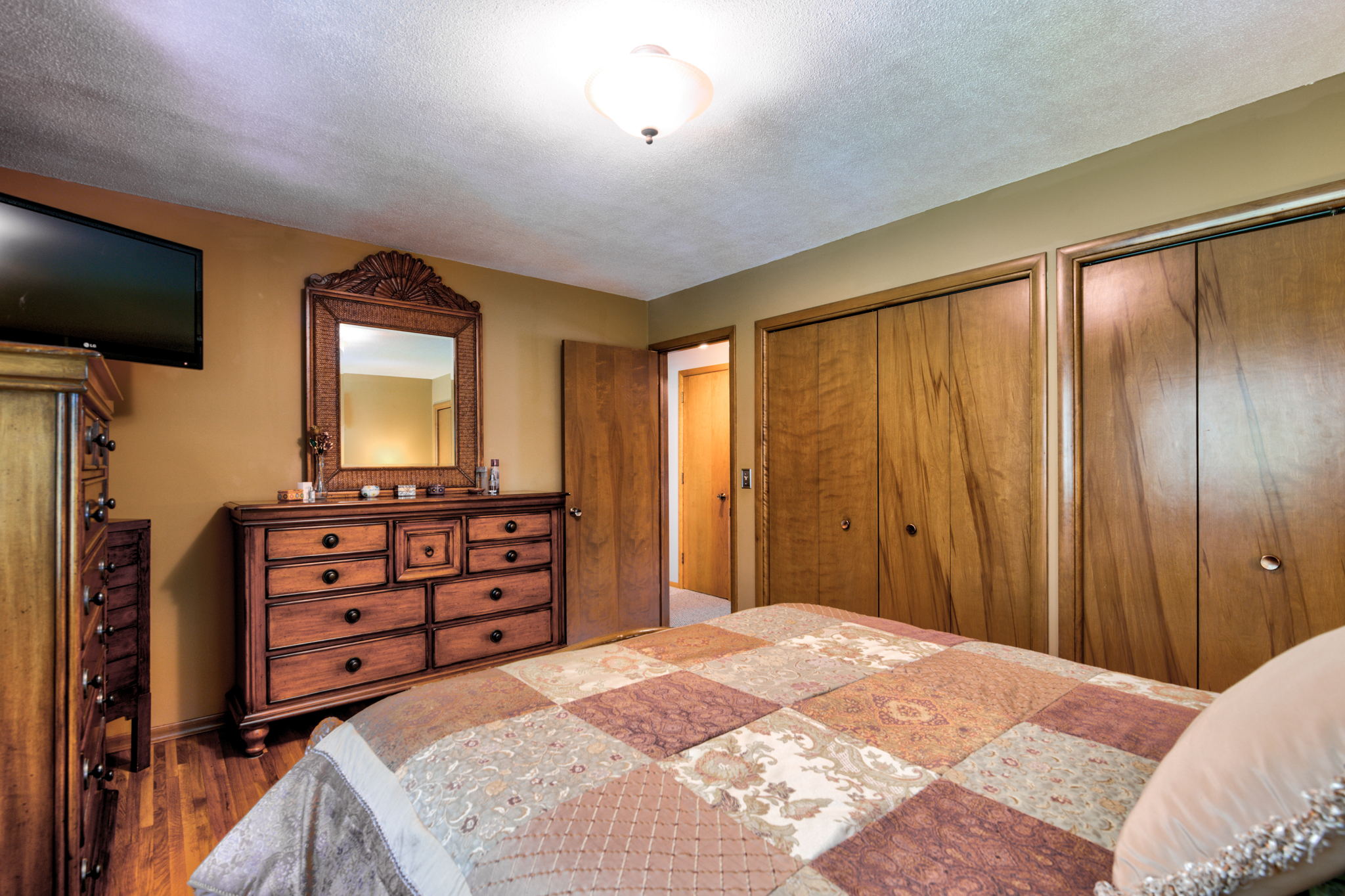 21Primary Bedroom