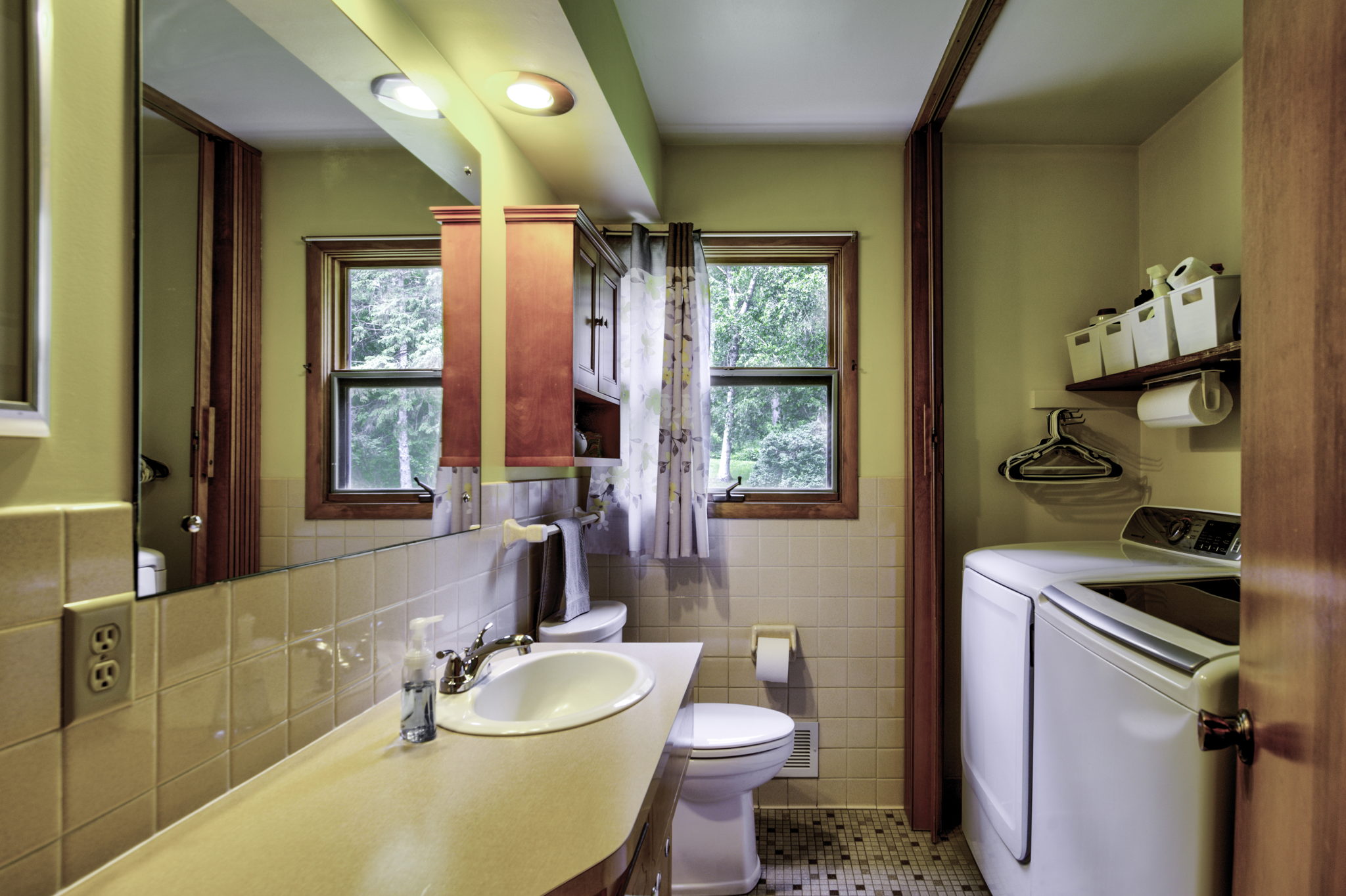 18Laundry-Bath Room
