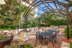 Outdoor Dining & BBQ