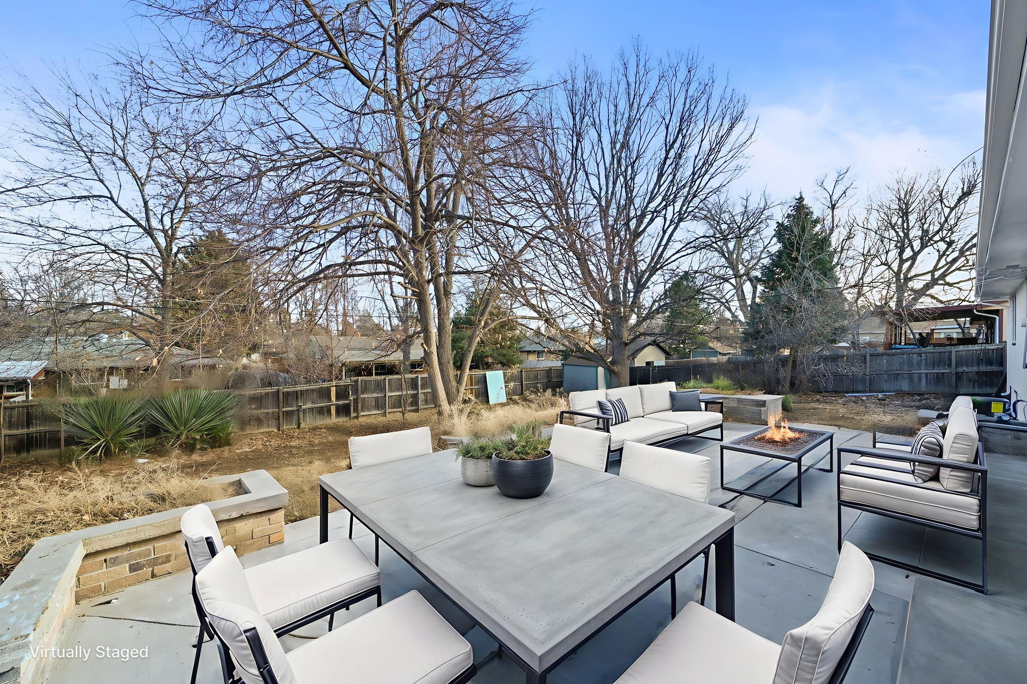 _DSC4398 virtually staged.jpeg