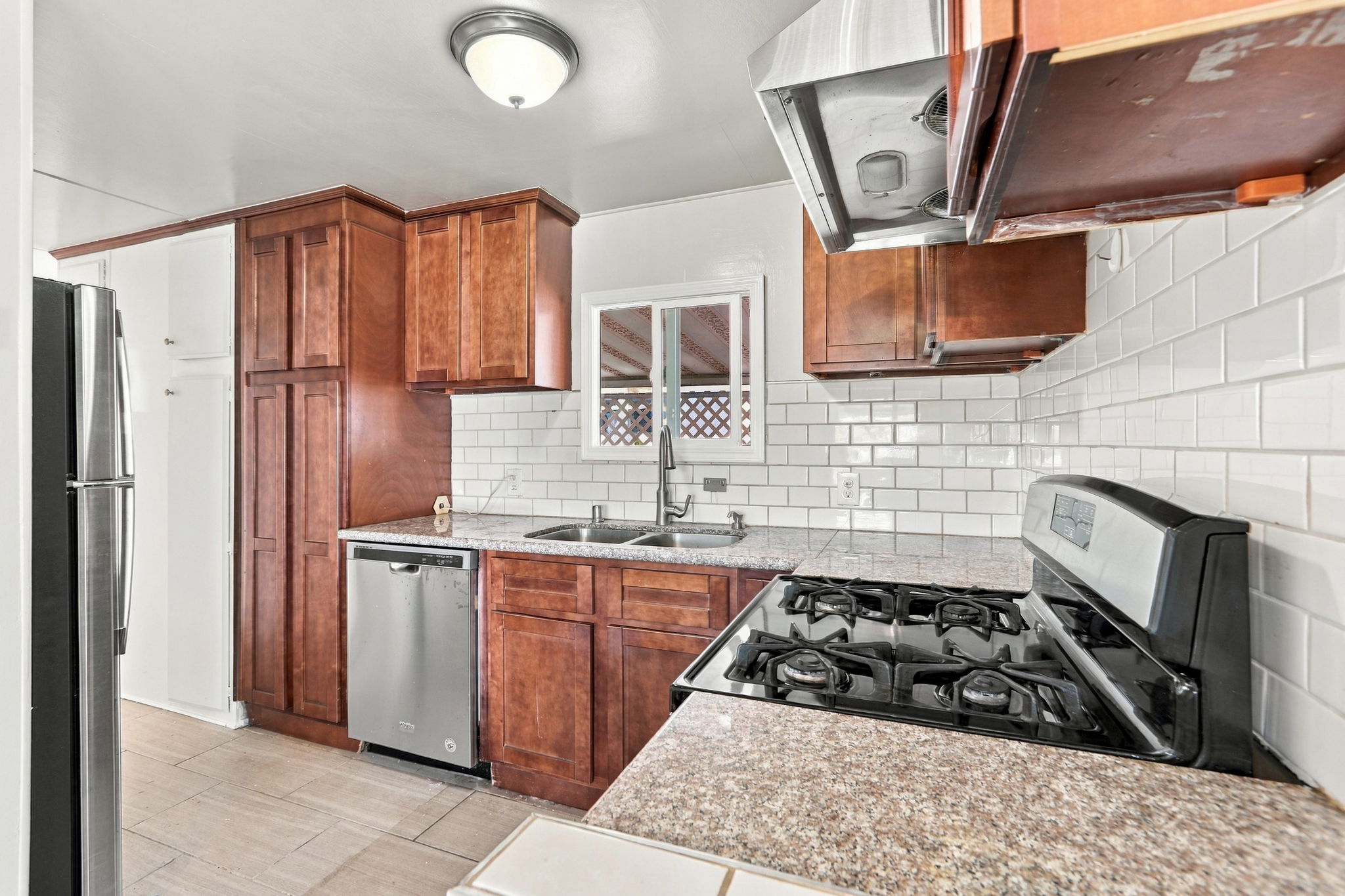 012_F8_130 Leanne Ln