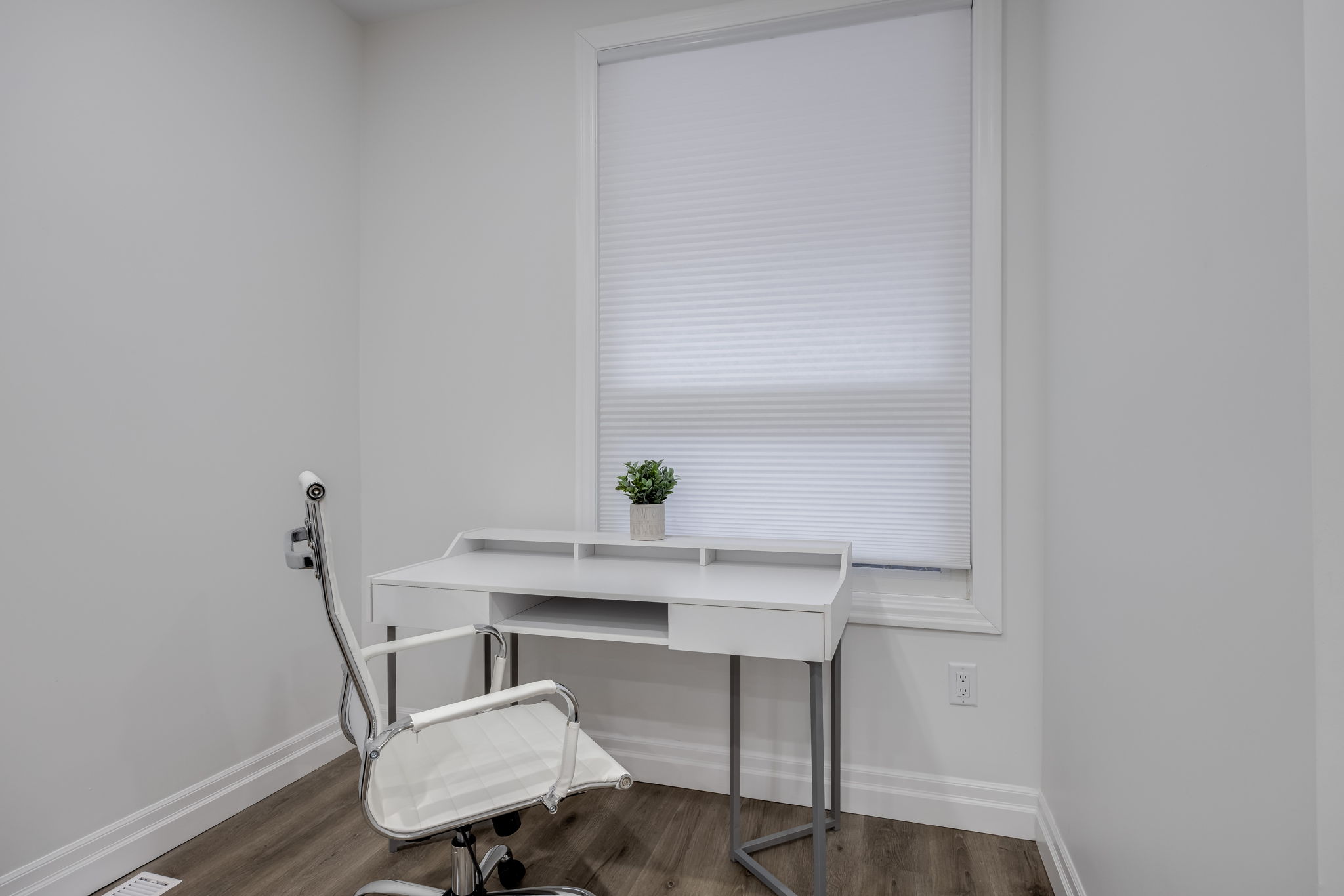 Toronto property showcase — delivered property photograph 4