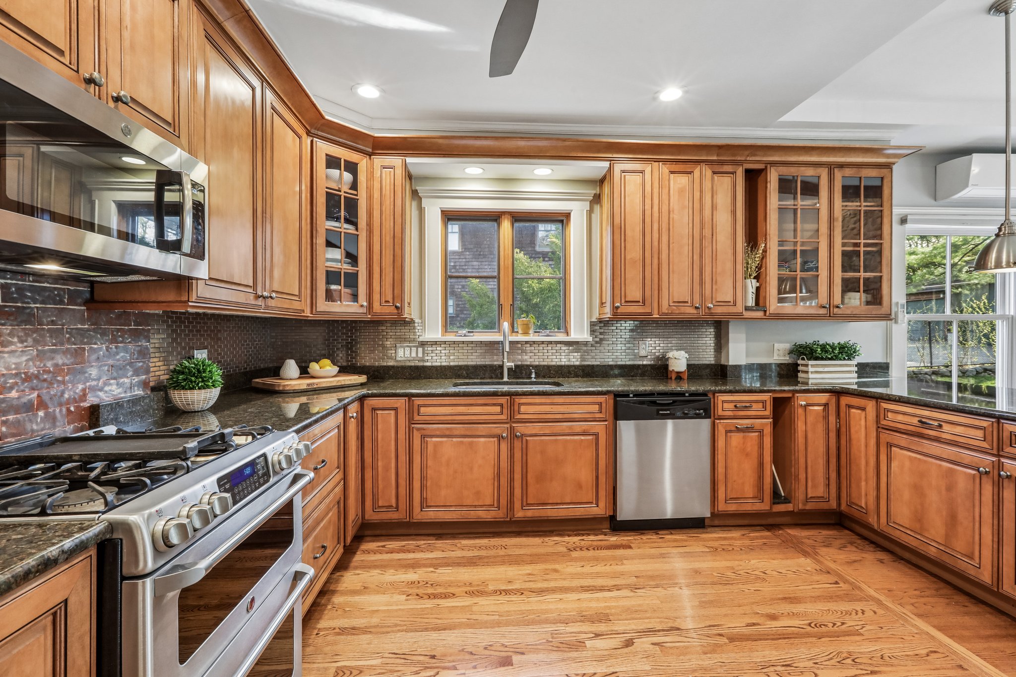 N Maple Ave-S2204-042.jpg