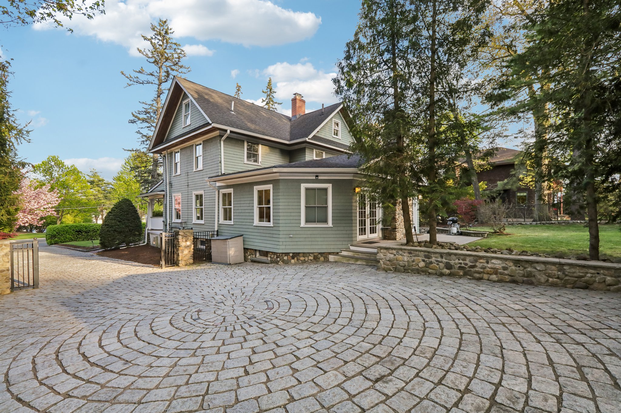 N Maple Ave-S2204-085.jpg