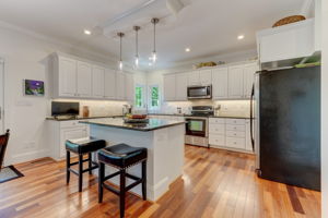 Kitchen/Breakfast Bar