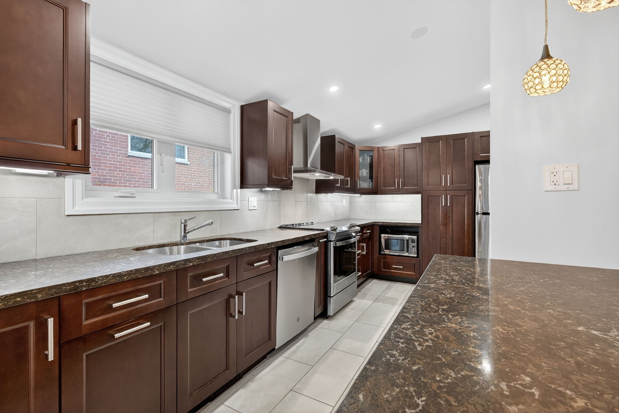 130 Verobeach Blvd Toronto, ON M9M 1R1