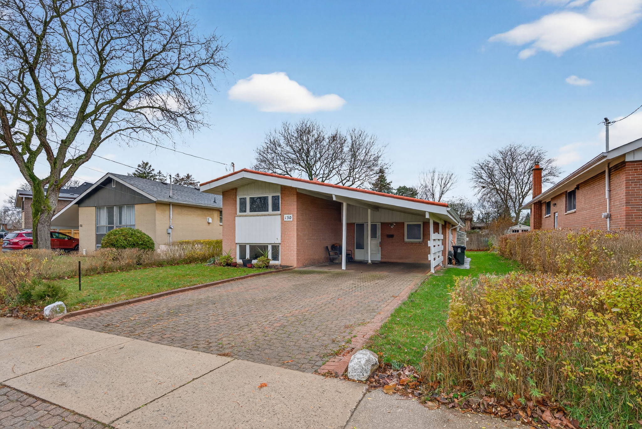 130 Verobeach Blvd Toronto, ON M9M 1R1