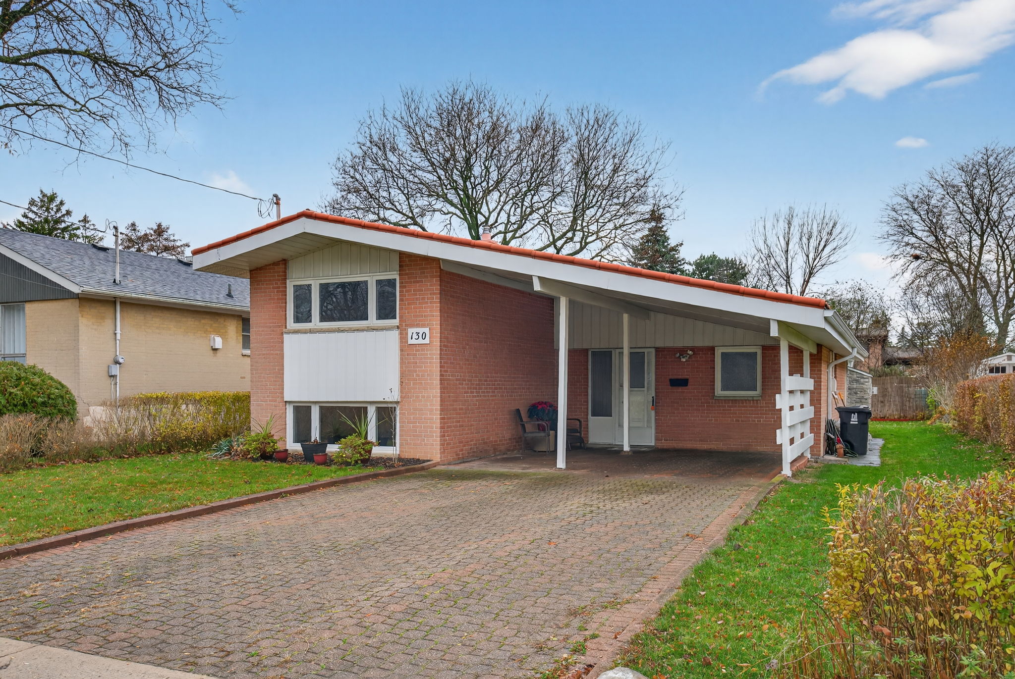 130 Verobeach Blvd Toronto, ON M9M 1R1