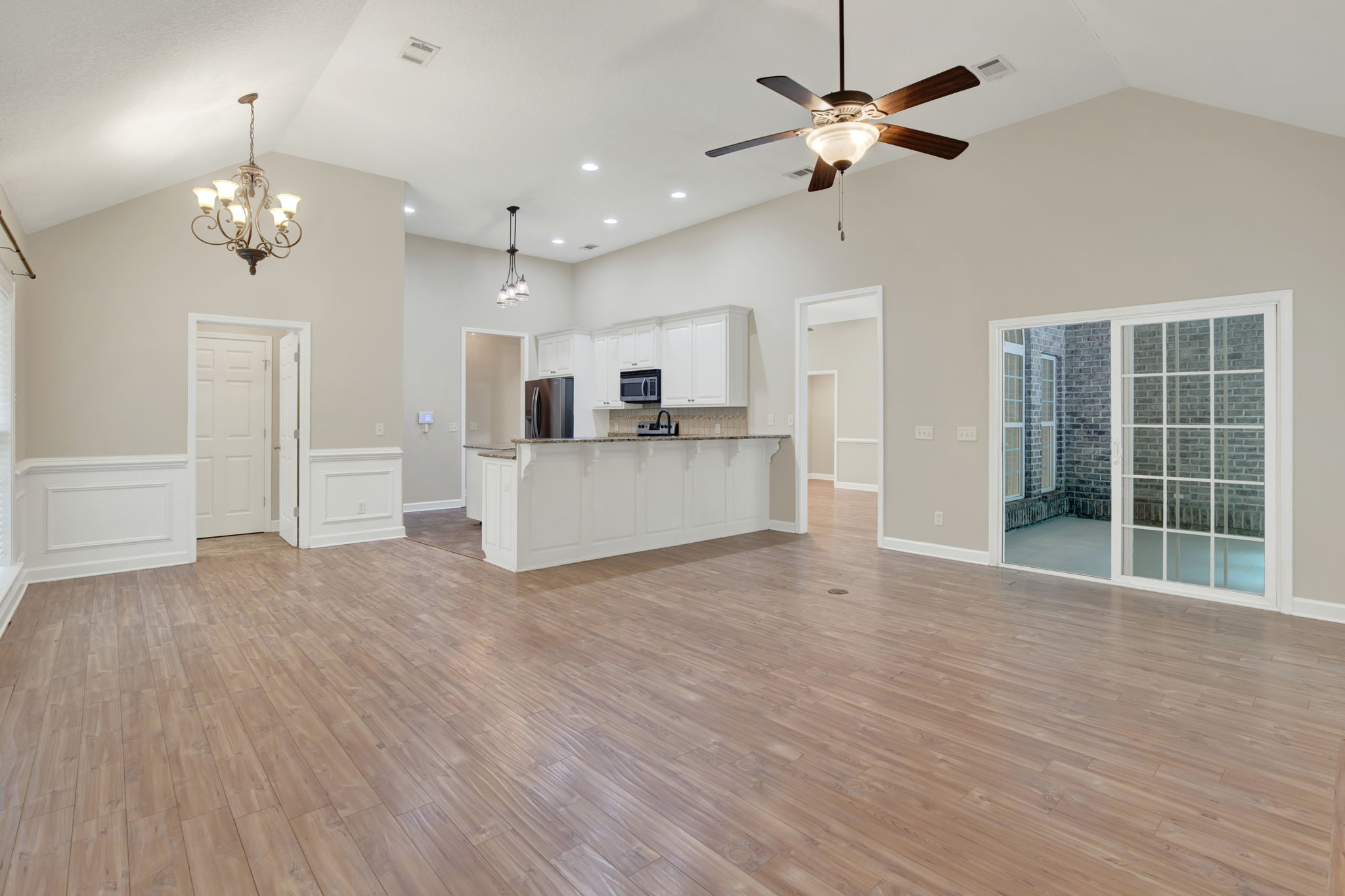  Photo 28