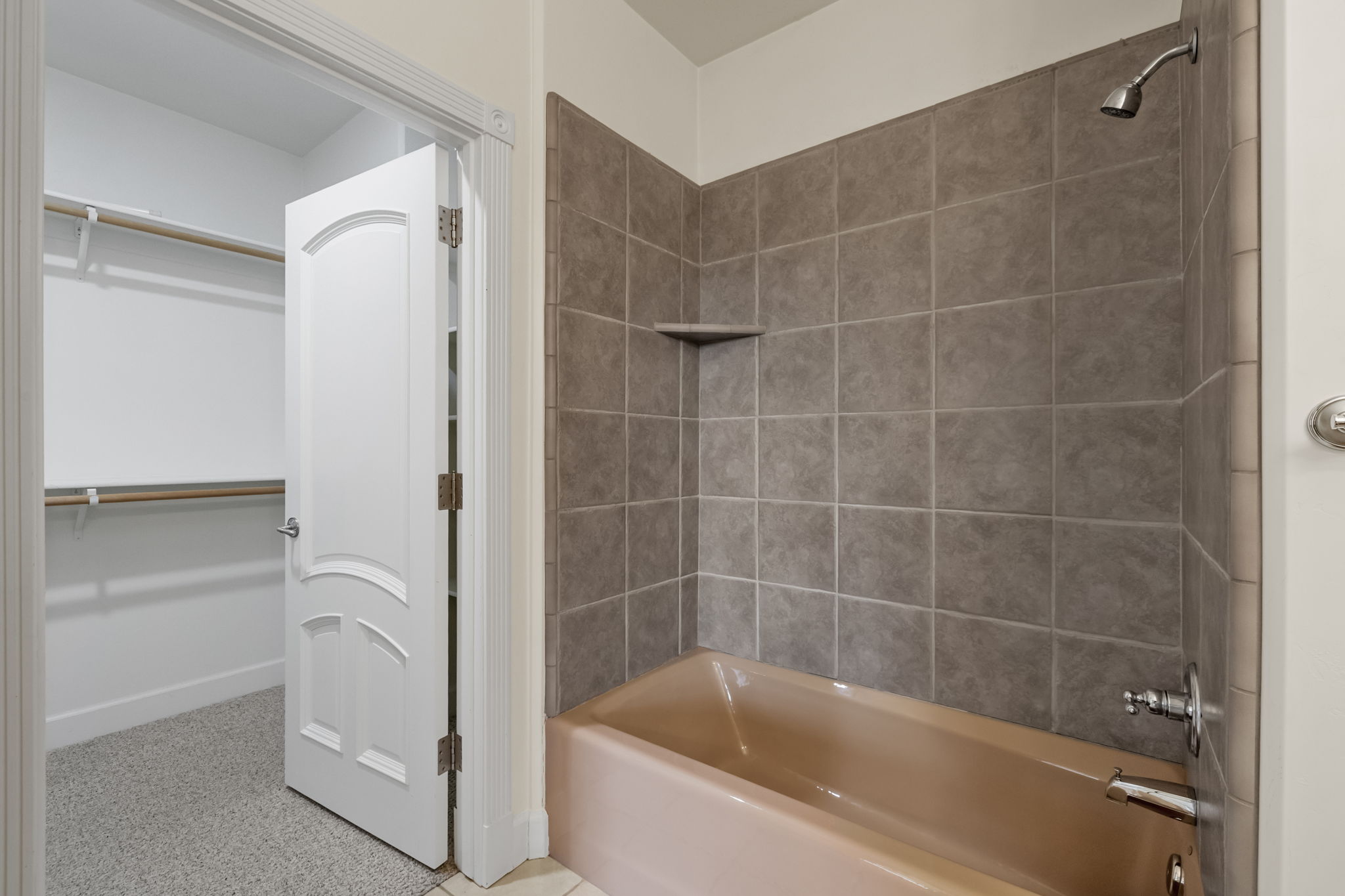 Bathroom 4-2