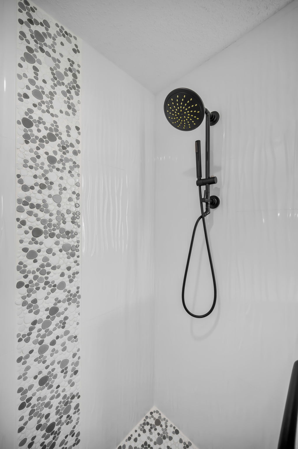 Primary Bathroom1b