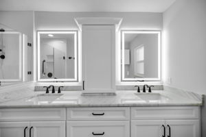 Primary Bathroom1c