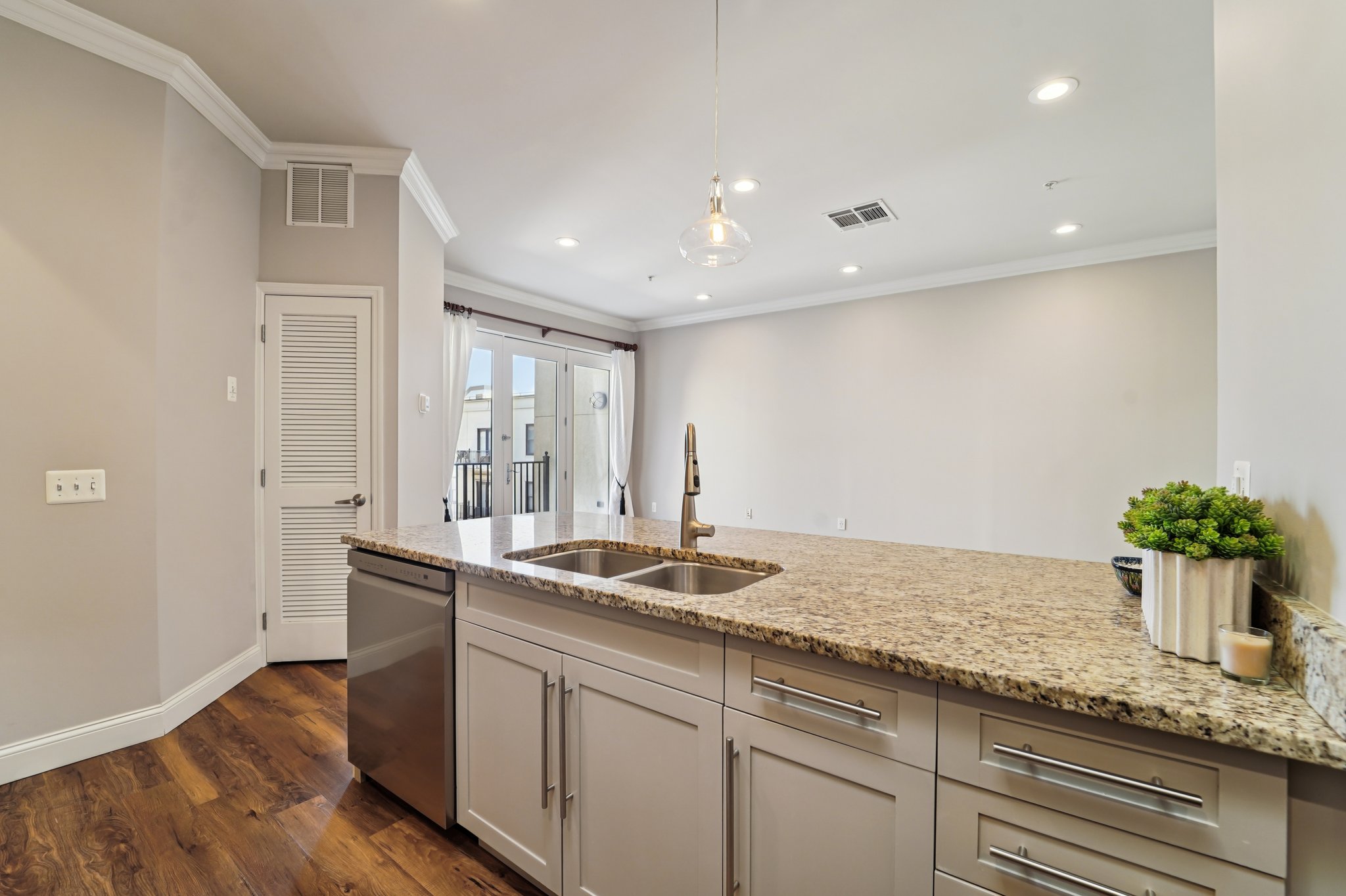 Grand St-S0602-014.jpg