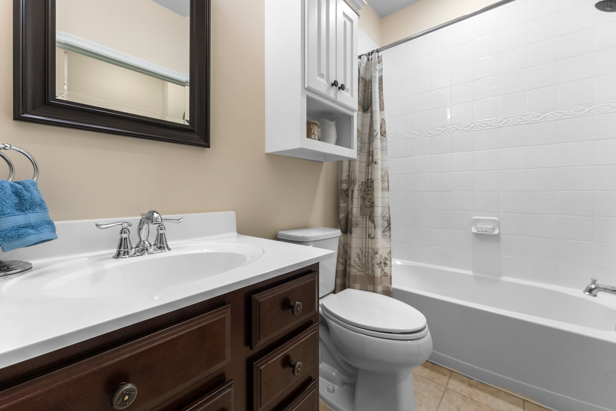 Guest Bath, another angle