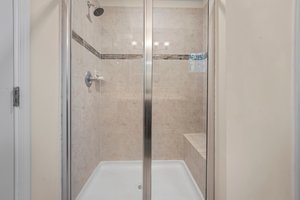Large tiled shower with bench