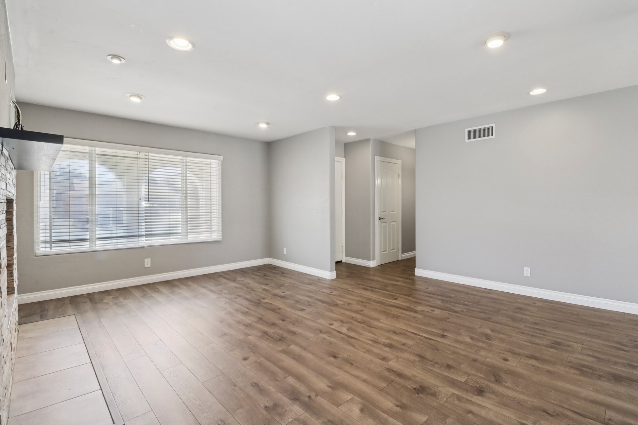 Standish Dr-0306-007.jpg