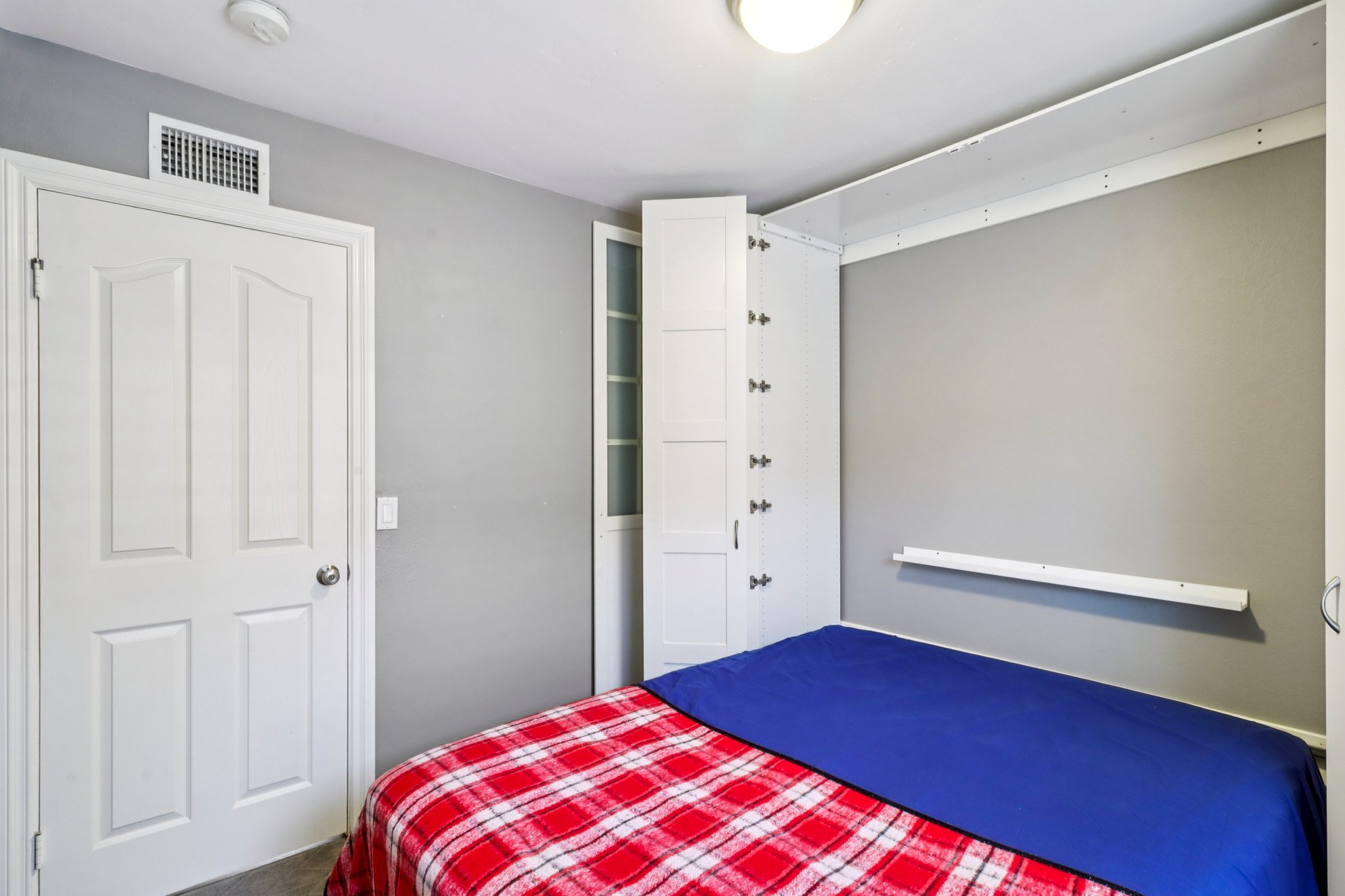 Standish Dr-0306-033.jpg