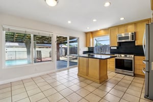 Standish Dr-0306-011.jpg