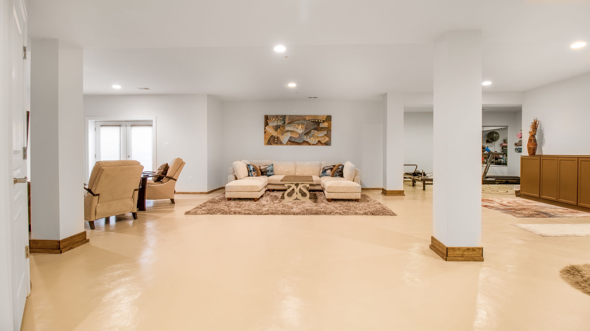 Lower level 2,268 sq ft