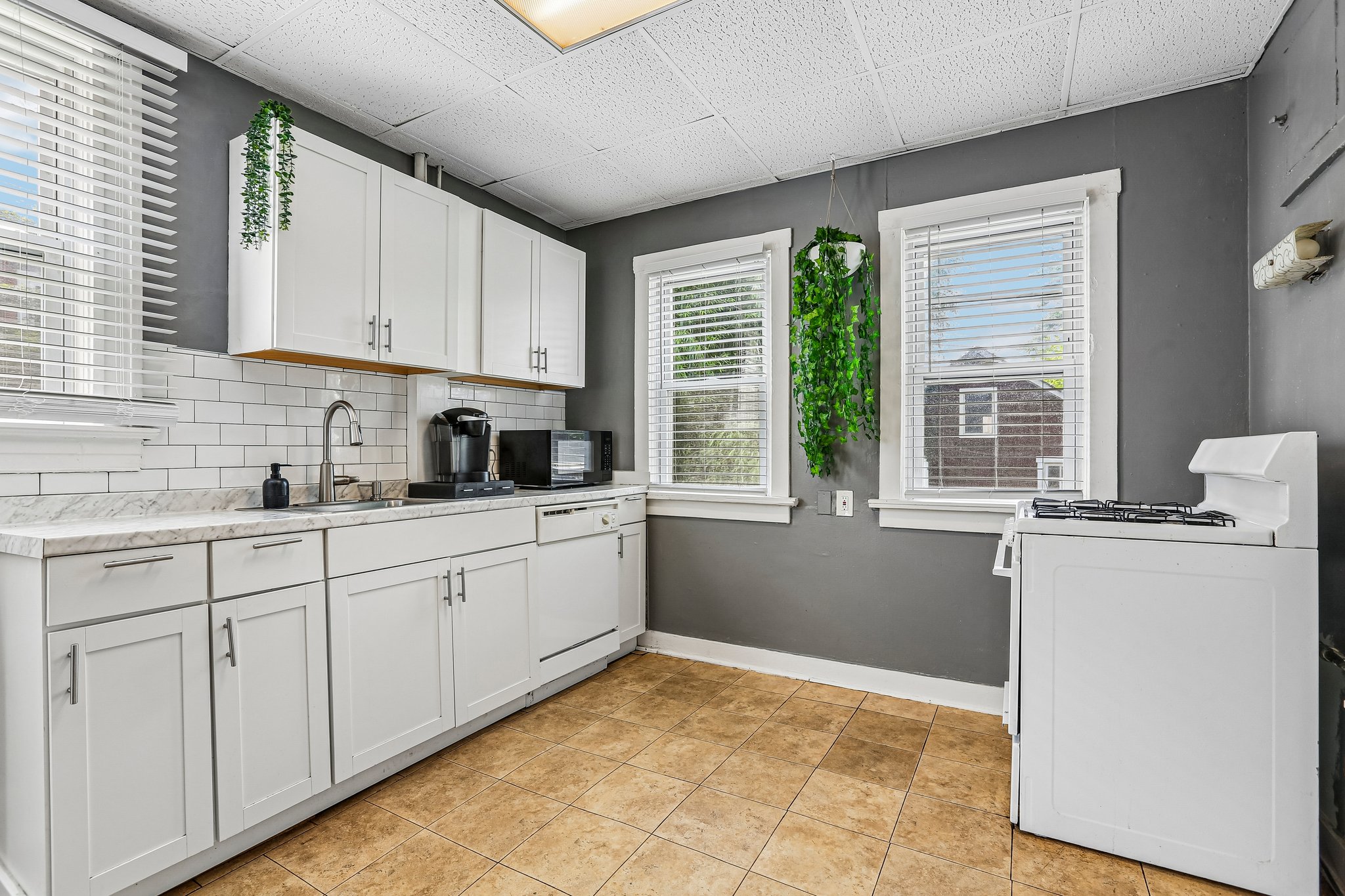 Appleby Ave-S1107-015.jpg