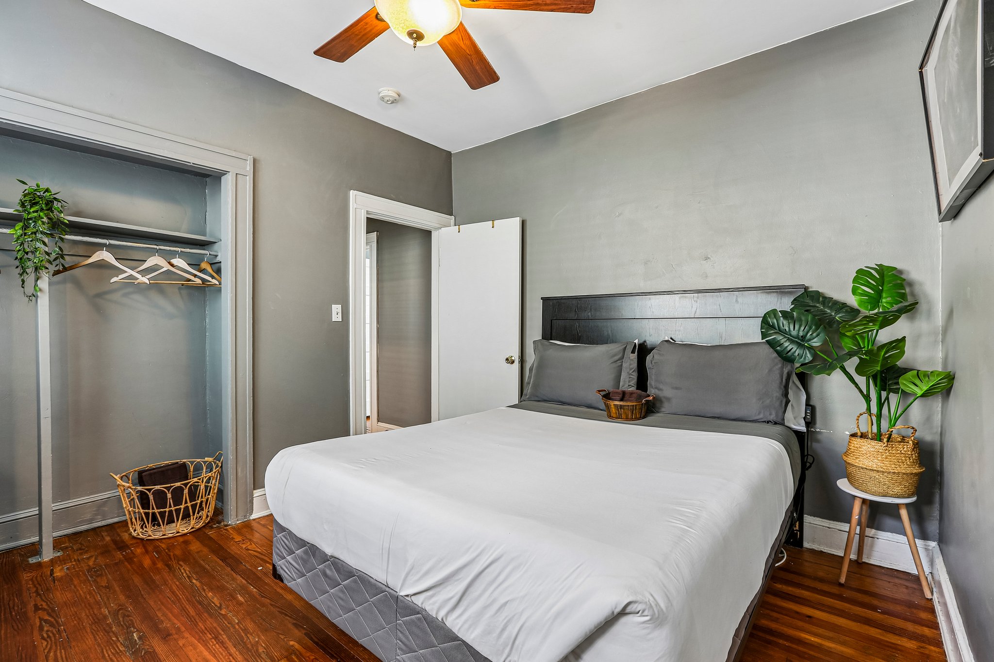 Appleby Ave-S1107-023.jpg