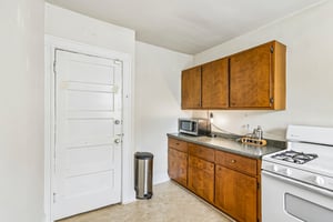 Appleby Ave-S1107-018.jpg