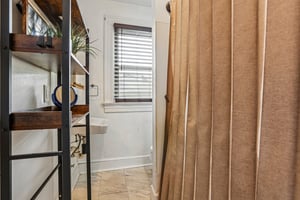 Appleby Ave-S1107-027.jpg