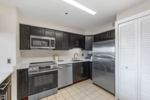 Updated kitchen w stone counters!