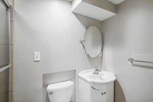 E 45th Terrace S-019.jpg