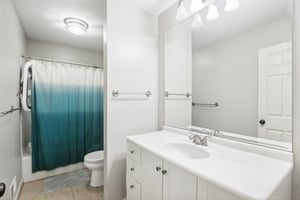 E 45th Terrace S-029.jpg