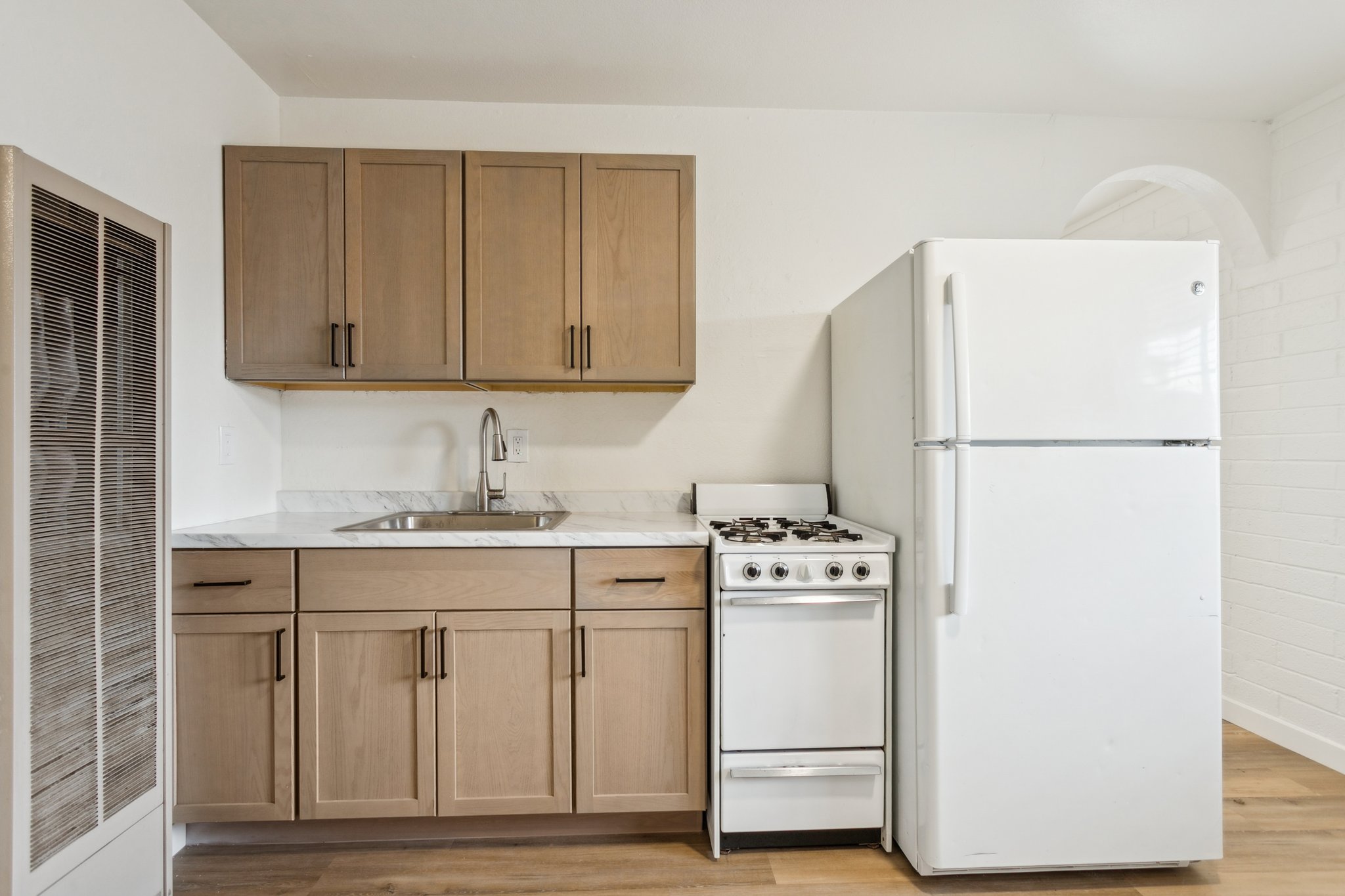 13017 N 20th St - 1,3,4,5 - 006.jpg