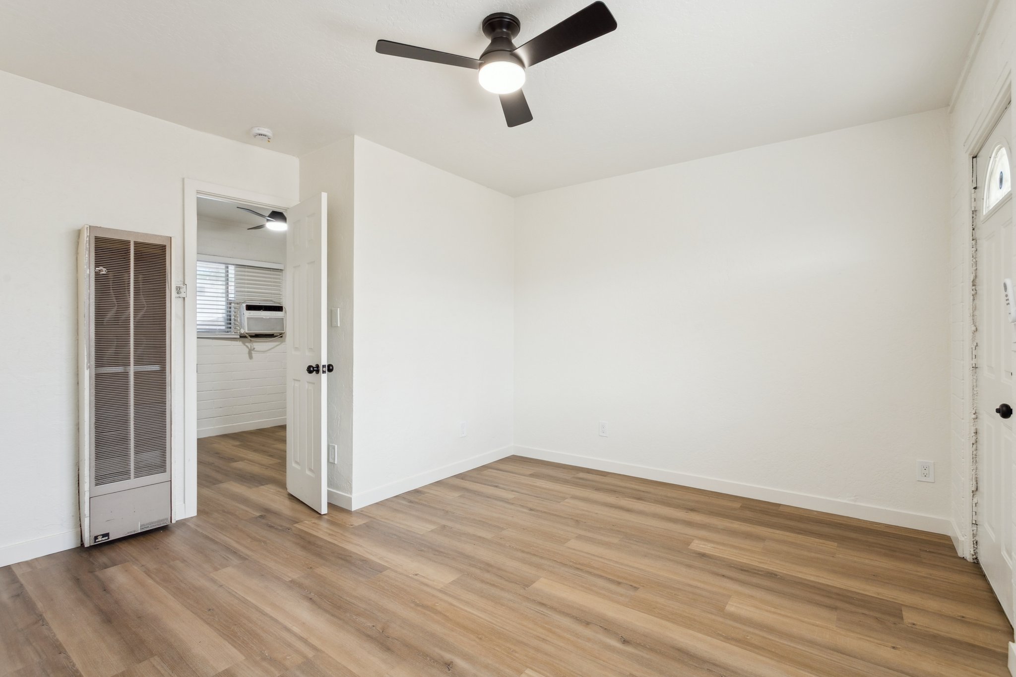 13017 N 20th St - 1,3,4,5 - 008.jpg